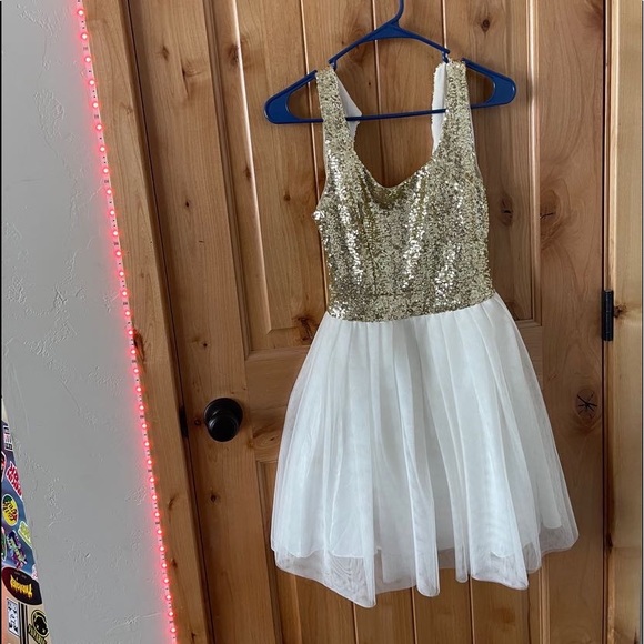 Formal dress - Picture 2 of 2